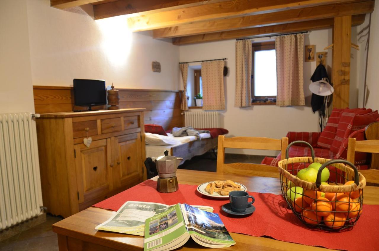 La Fattoria Di Roven Villa Gignod Екстериор снимка