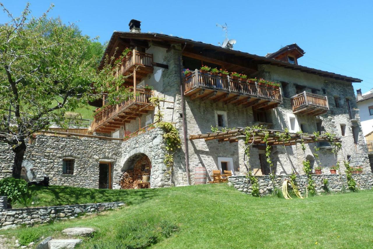 La Fattoria Di Roven Villa Gignod Екстериор снимка